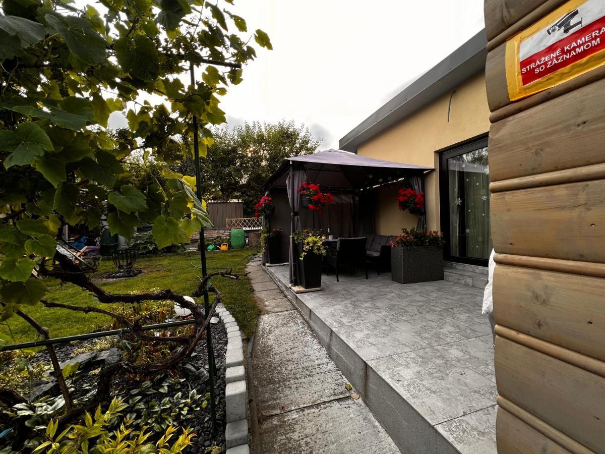 Chatka Pod Martinskymi Holami S Klimatizaciou Bagian luar foto